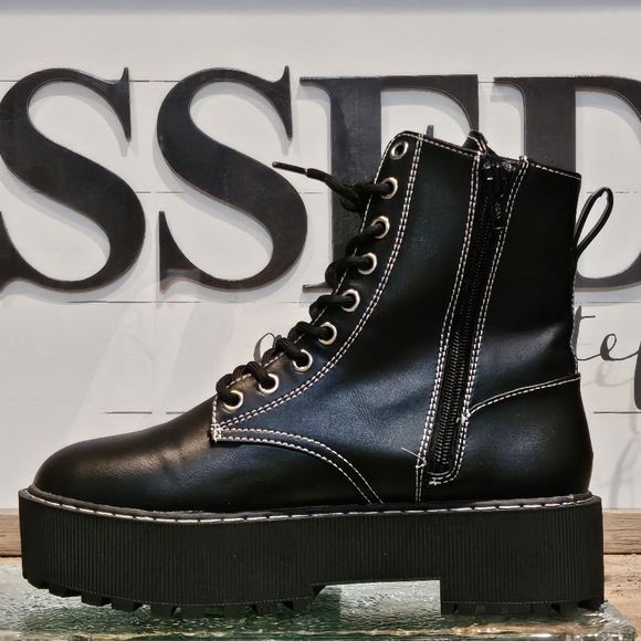Divided H&M Chunky Combat Moto Side Zip Boots Wmns 7 - Picture 1 of 10